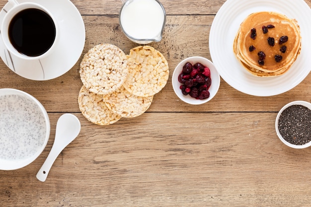 Expanded rice pancakes and coffee