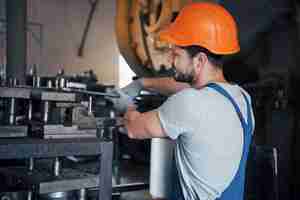 Free photo experienced operator in a hard hat.