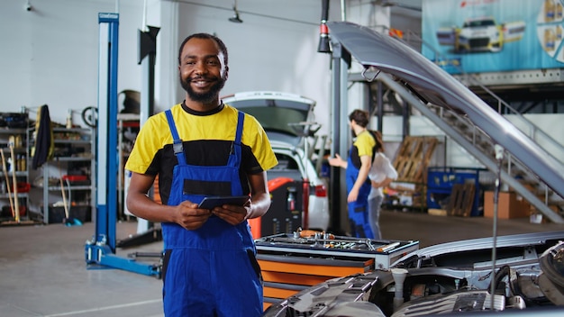 Expert does maintenance on client car