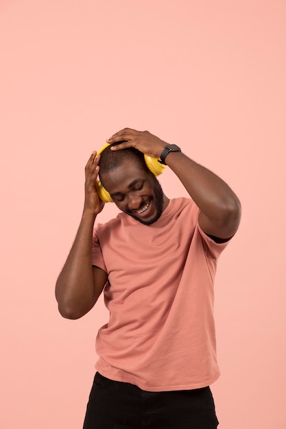 Free photo expressive african american man listening to music