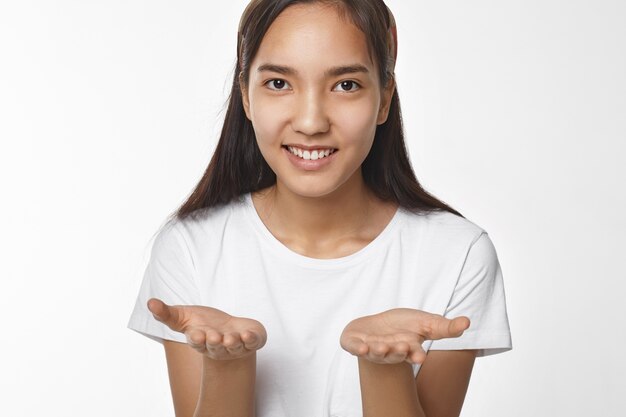 Free photo expressive asian girl posing indoor