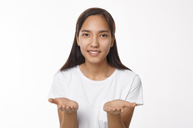 Free photo expressive asian girl posing indoor