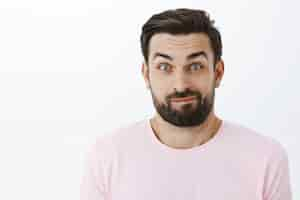 Free photo expressive bearded man in pink tshirt