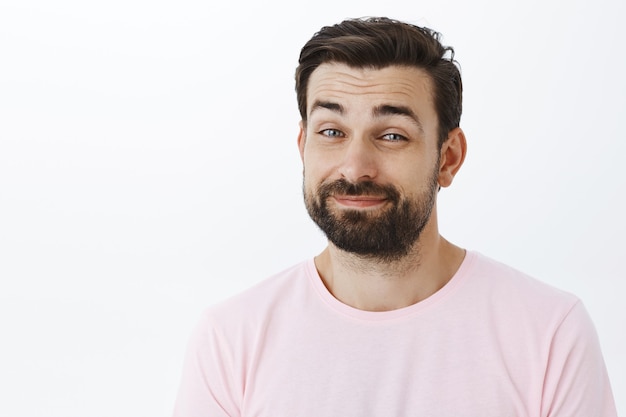 Free photo expressive bearded man in pink tshirt