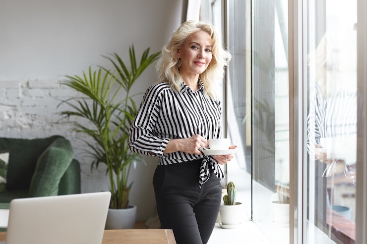 Free Photo expressive pretty woman posing
