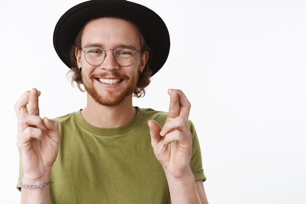 Free photo expressive redhead bearded man with a hat