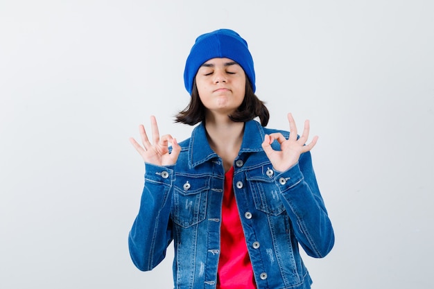 An expressive teenage girl is posing