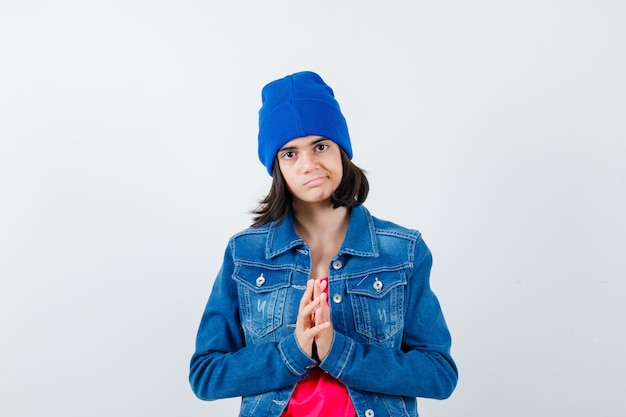 An expressive teenage girl is posing