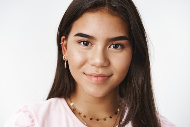 Free photo an expressive teenage girl in a pink tshirt