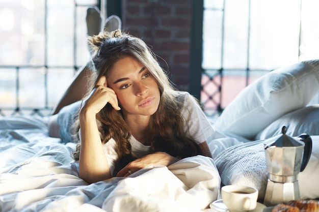 Free photo expressive woman posing indoor