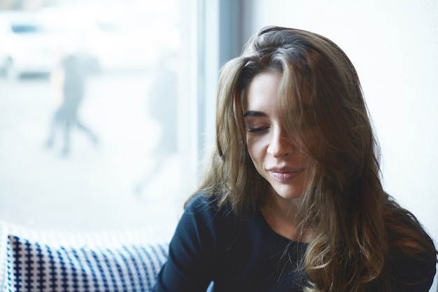 Free photo expressive woman posing indoor