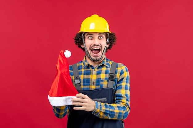 Free photo expressive young builder posing for winter holidays