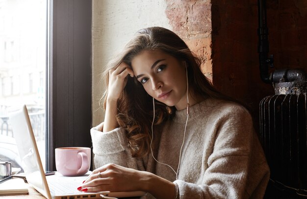 Expressive young girl posing indoor