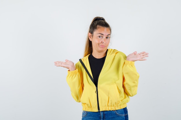 Free photo expressive young girl posing in the studio