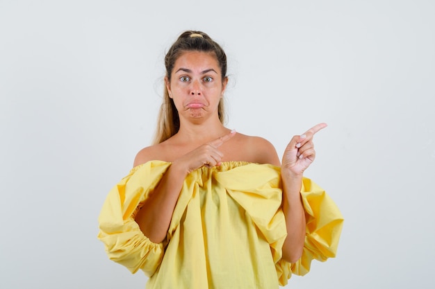 Giovane ragazza espressiva in posa in studio