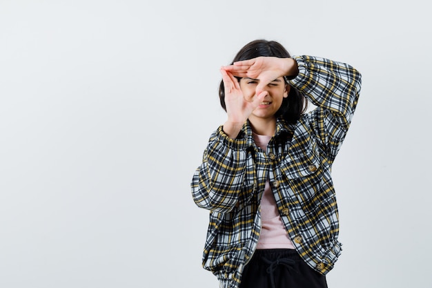 Free photo expressive young girl posing