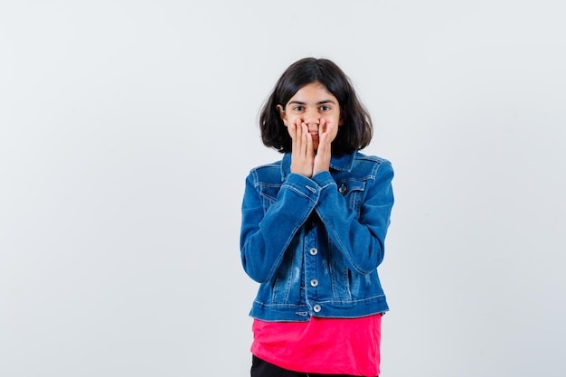 Free photo expressive young girl posing