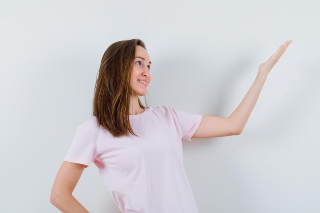 Free photo expressive young girl posing