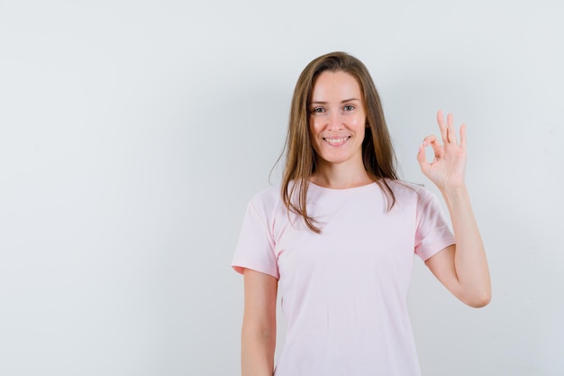 Free photo expressive young girl posing