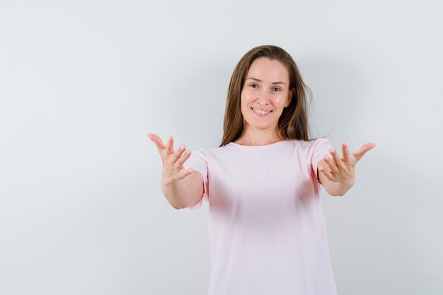 Free photo expressive young girl posing