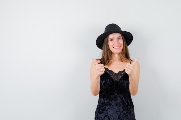 Free photo expressive young lady posing in the studio