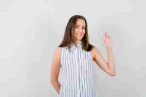 Free photo expressive young lady posing in the studio