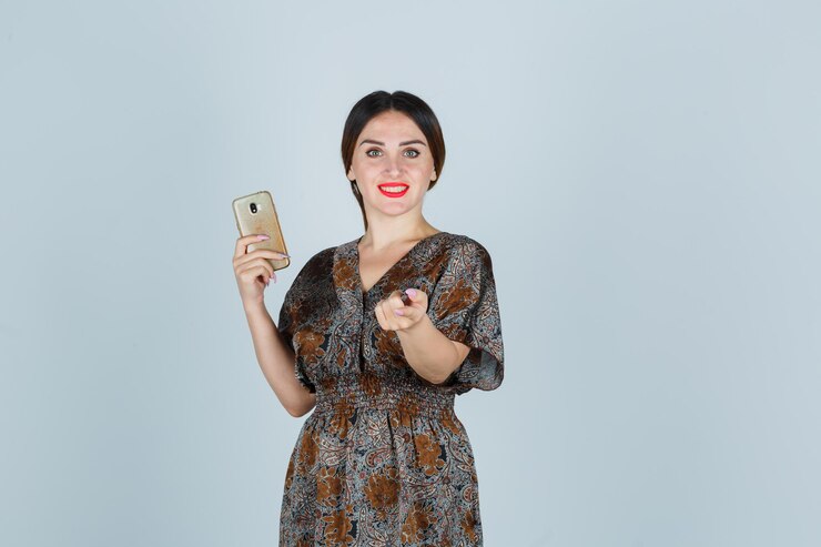 Free Photo expressive young lady posing in the studio