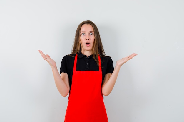 Free photo expressive young lady posing in the studio