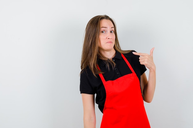 Free photo expressive young lady posing in the studio