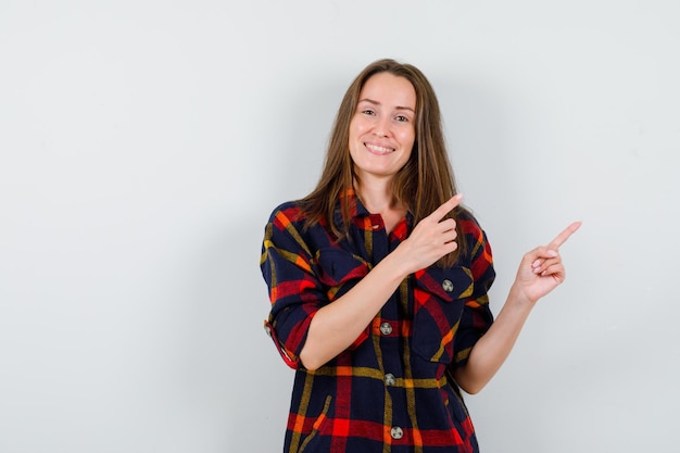 Free photo expressive young lady posing in the studio