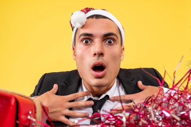 Free photo expressive young man posing for christmas