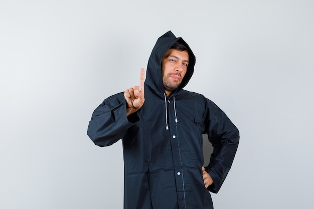 Free photo expressive young man posing in the studio