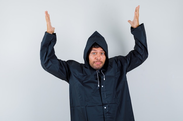 Free photo expressive young man posing in the studio