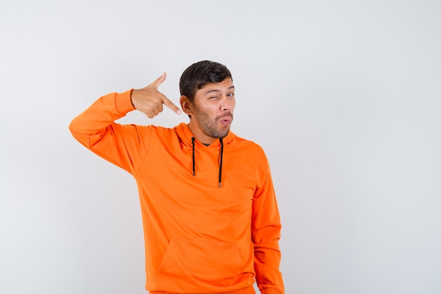 Free photo expressive young man posing in the studio