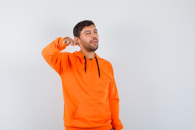 Free photo expressive young man posing in the studio