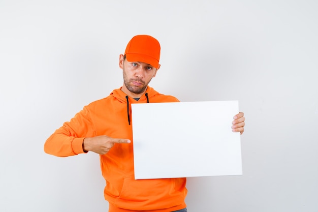 Free photo expressive young man posing in the studio