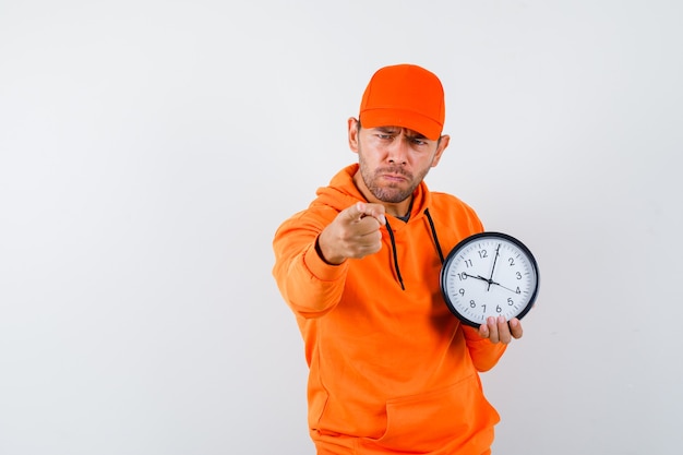 Free photo expressive young man posing in the studio