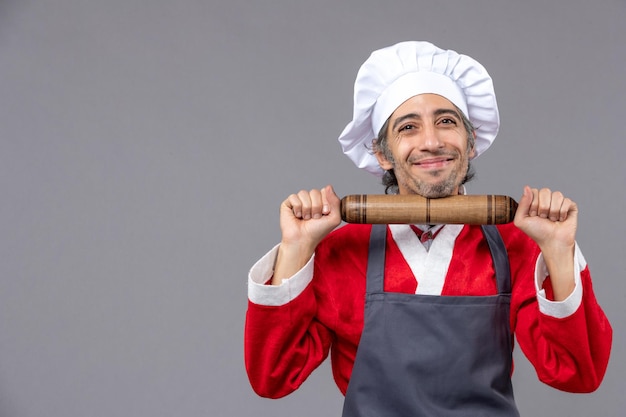 Free photo expressive young man posing for winter holidays