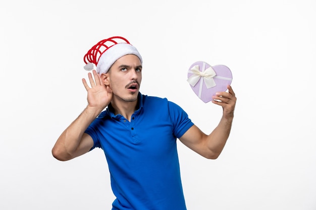 Free photo expressive young man posing