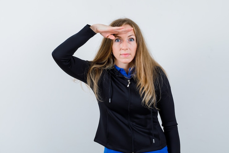 Free Photo expressive young woman posing in the studio