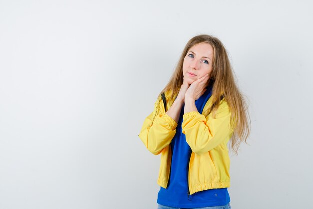 Free photo expressive young woman posing in the studio