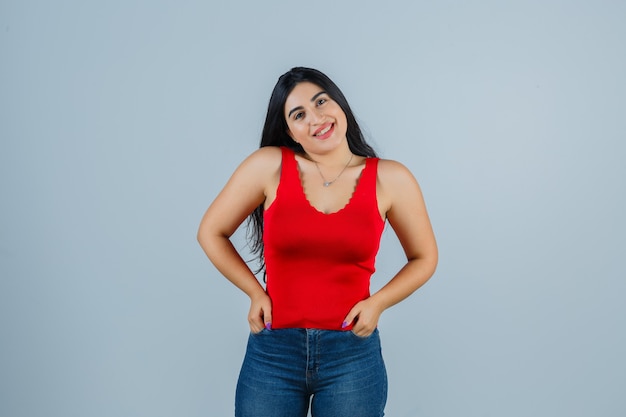 Free photo expressive young woman posing in the studio