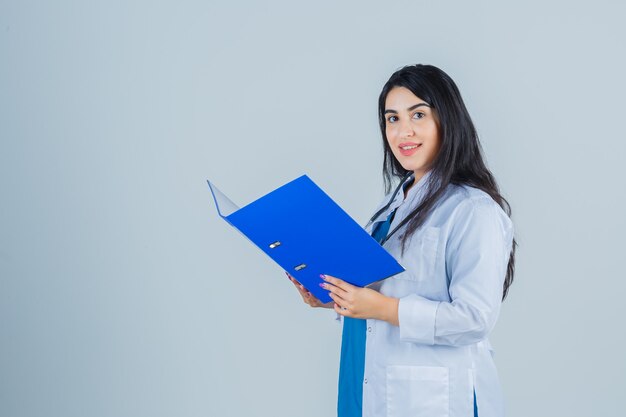 Expressive young woman posing in the studio