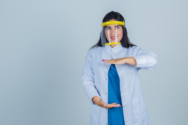 Expressive young woman posing in the studio