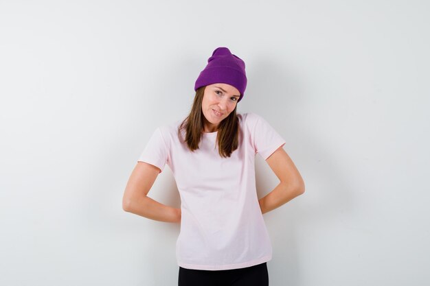 Free photo expressive young woman posing in the studio