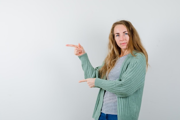 Free photo expressive young woman posing in the studio