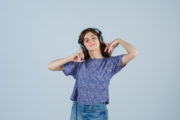 Expressive young woman posing in the studio