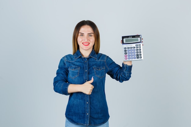 Free photo expressive young woman posing