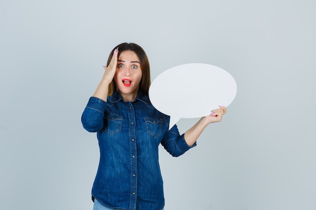 Free photo expressive young woman posing