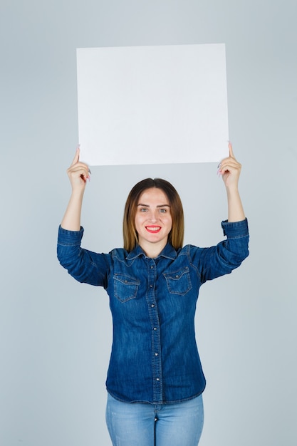 Free photo expressive young woman posing